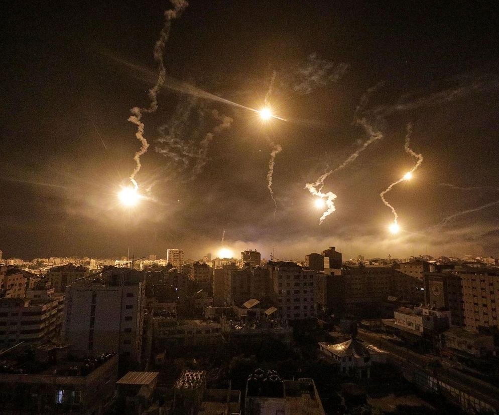 Iran atakowany: Izrael uderza, co z reżimem